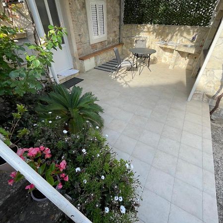 Studio Apartment Klaric Vis Buitenkant foto