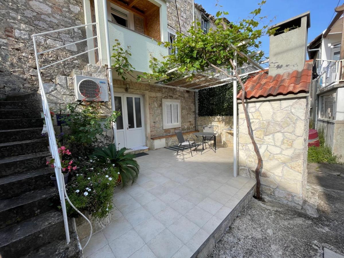 Studio Apartment Klaric Vis Buitenkant foto