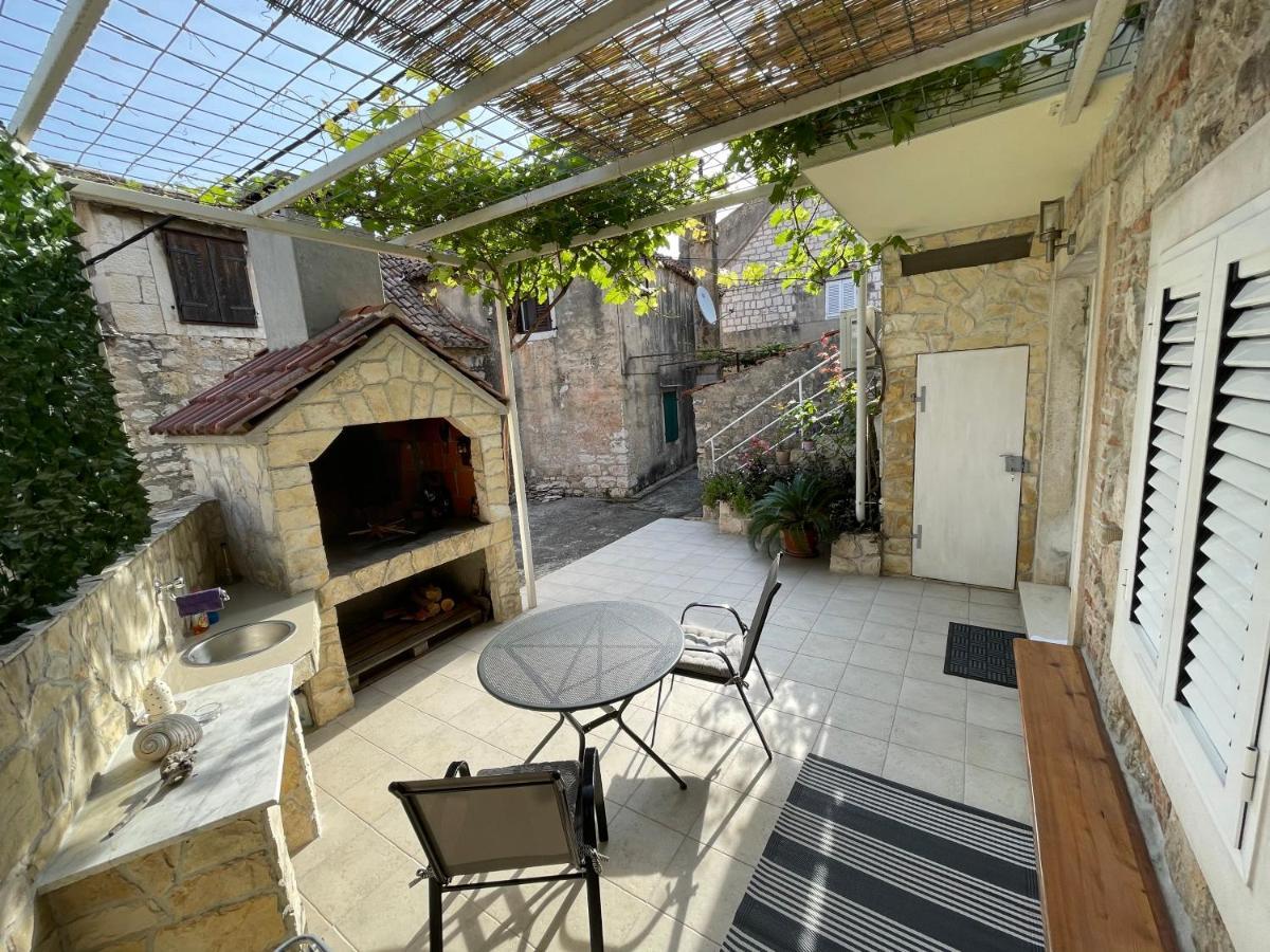 Studio Apartment Klaric Vis Buitenkant foto