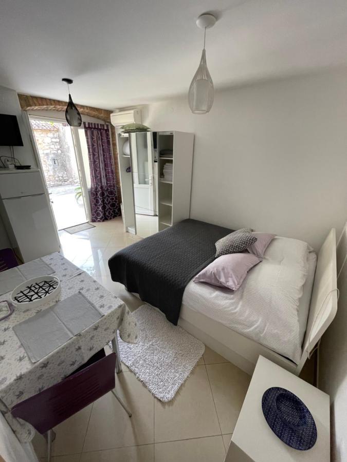 Studio Apartment Klaric Vis Buitenkant foto