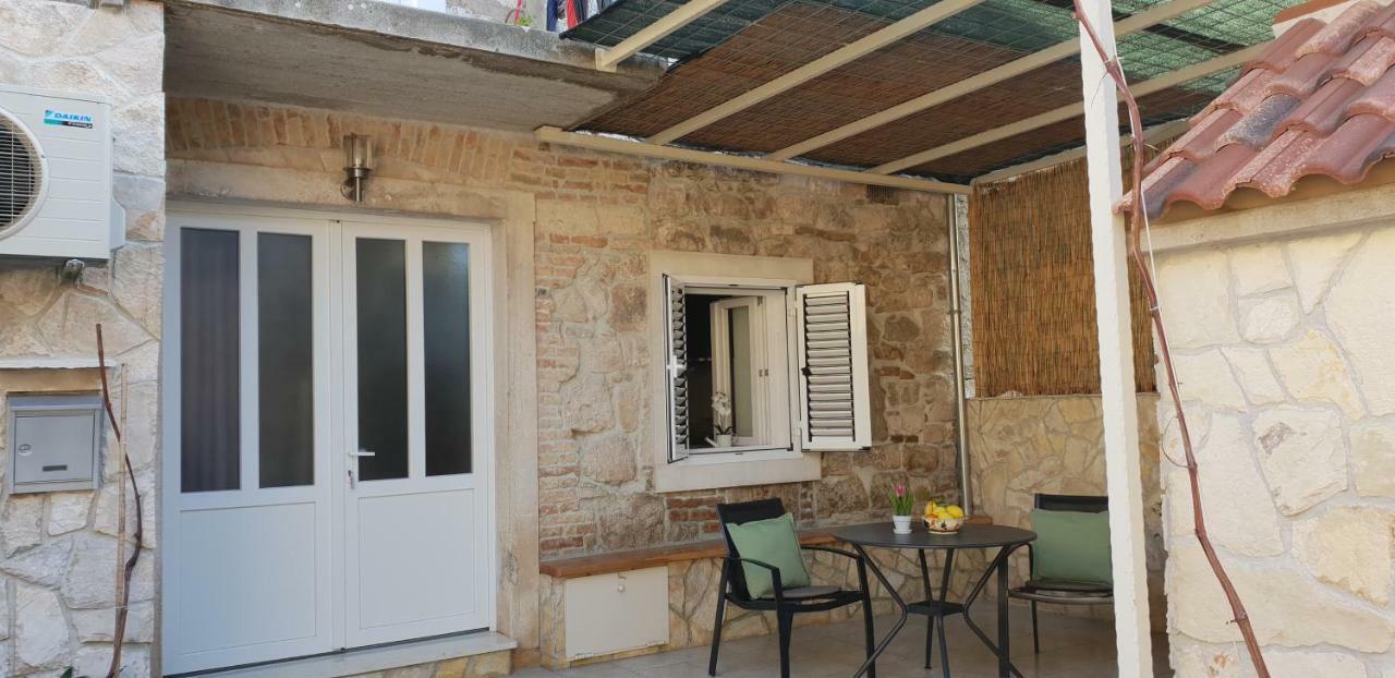 Studio Apartment Klaric Vis Buitenkant foto