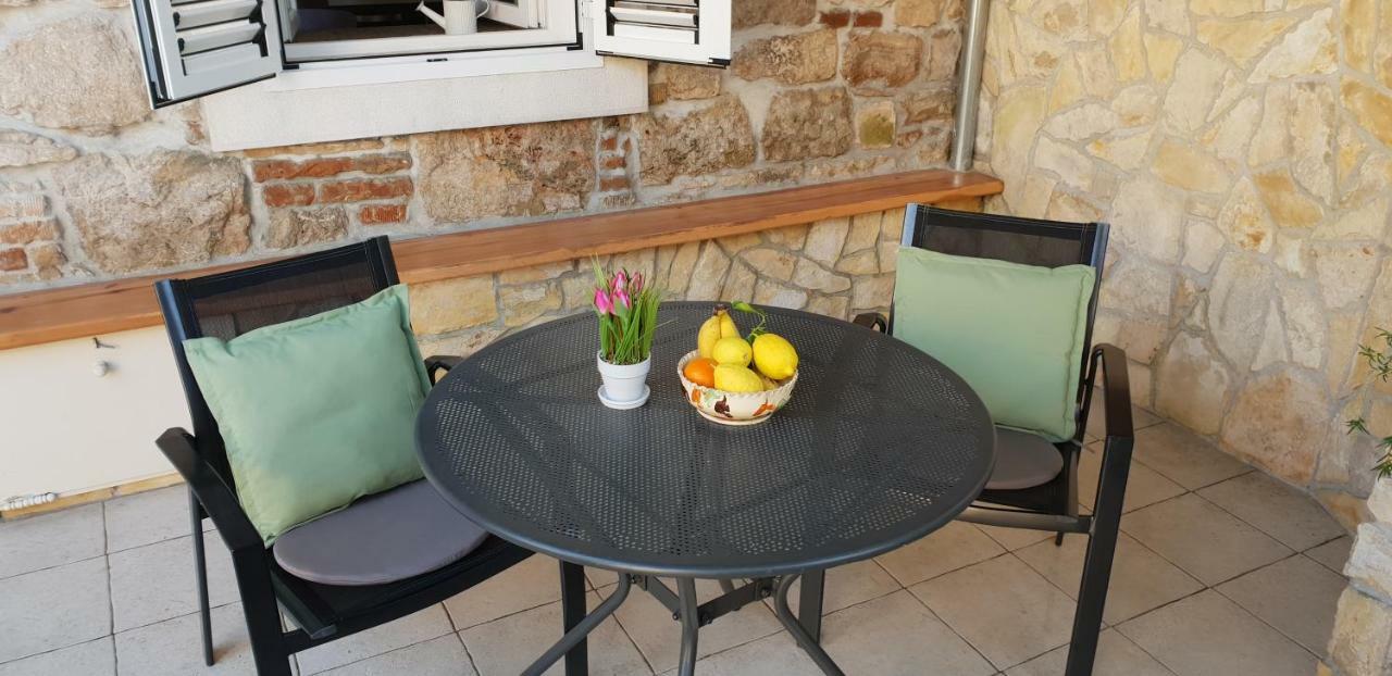 Studio Apartment Klaric Vis Buitenkant foto