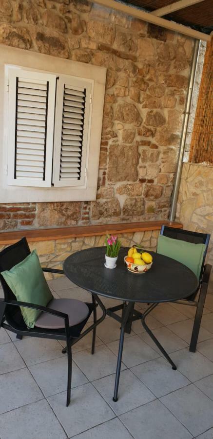 Studio Apartment Klaric Vis Buitenkant foto